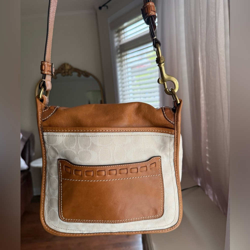 Coach Bleecker Tan and Cream Signature Canvas Shoulder Bag in Saddle/Chalk - Picture 2 of 9